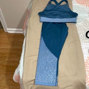FABLETICS SET. SIZE MEDIUM. GREAT CONDITION.